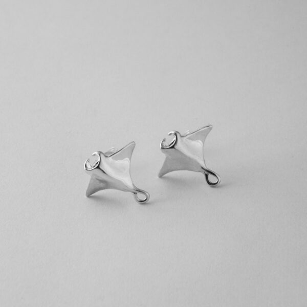 Manta Studs